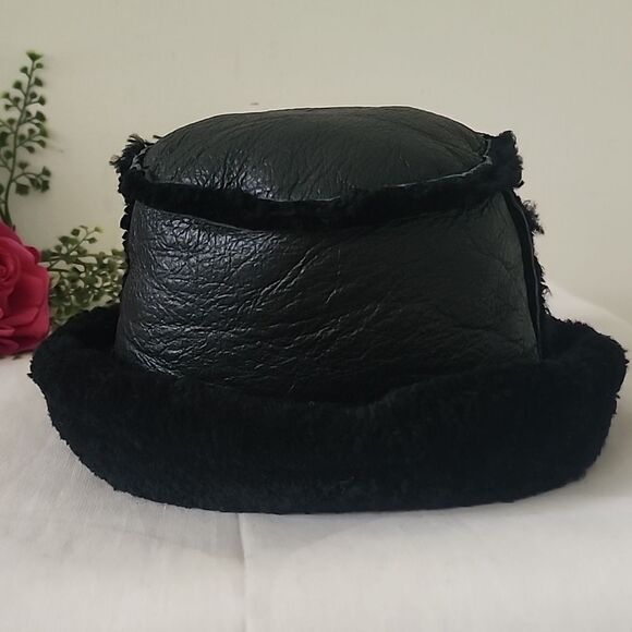 Top of the Range Black Leather Sheerling Hat handmade in Australia. - Picture 1 of 5